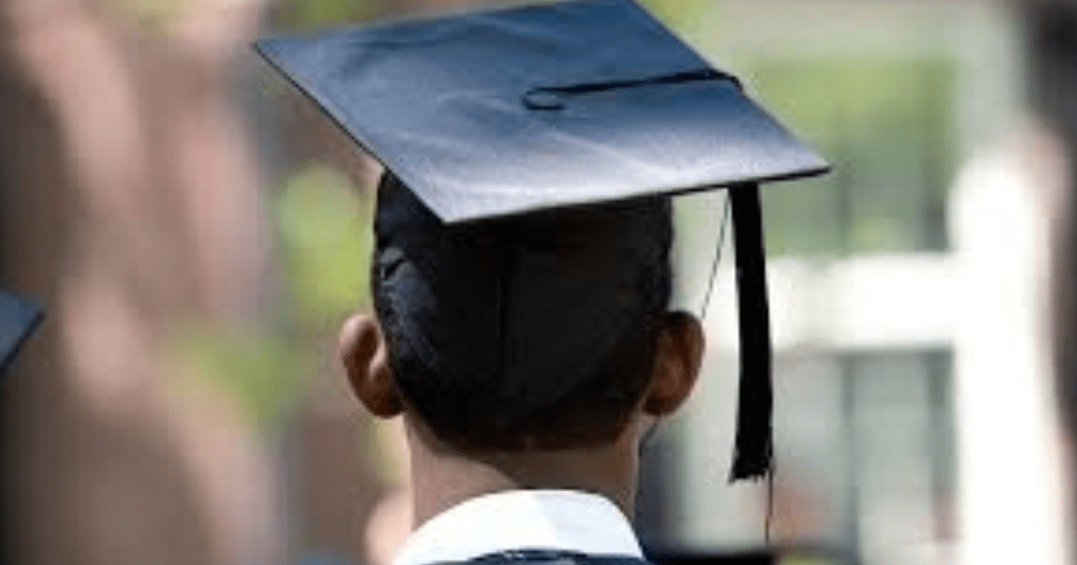 Boy Paid Tribute to his father by Carrying Gas Cylinder at his Graduation