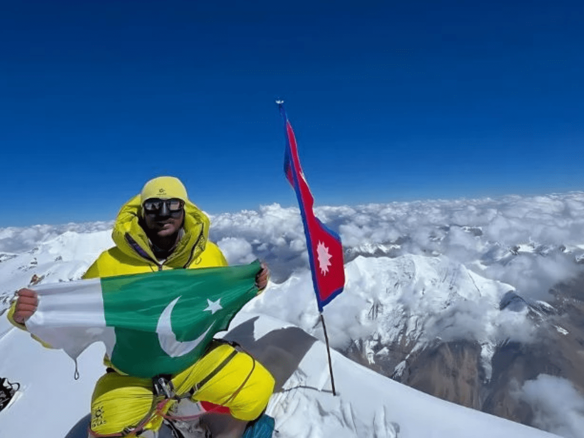 Pakistani Climber Success: Summits Dhaulagiri Without Oxygen